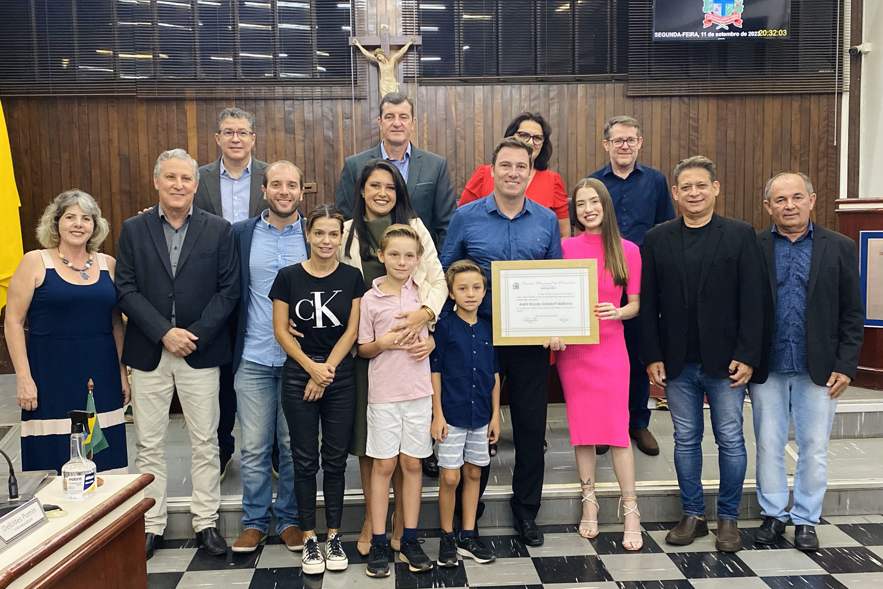 Legislativo presta homenagem ao neurocirurgião André Malheiros