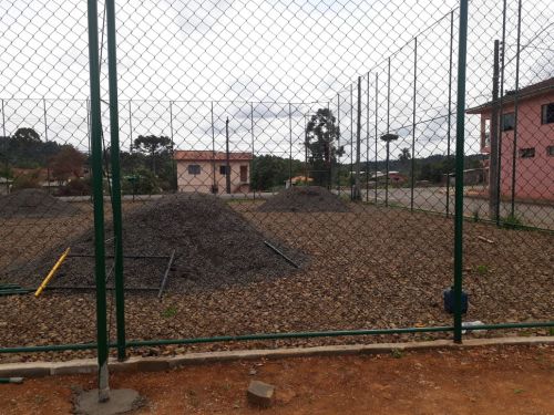PREFEITURA DE IVAÍ FAZ ENTREGA DE NOVAS QUADRAS DE GRAMA SINTÉTICA.