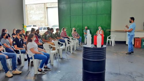 ALUNOS DO INSTITUTO FEDERAL DO PARANÁ VISITAM ASSOCIAÇÃO DOS PRODUTORES RURAIS DE LUNARDELLI E CONHECEM O FUNCIONAMENTO DE UMA AGROINDÚSTRIA