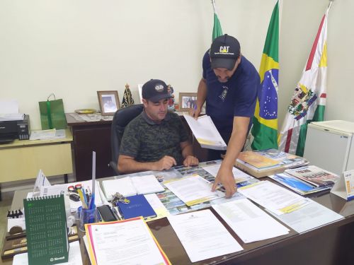 Assinatura de contratos