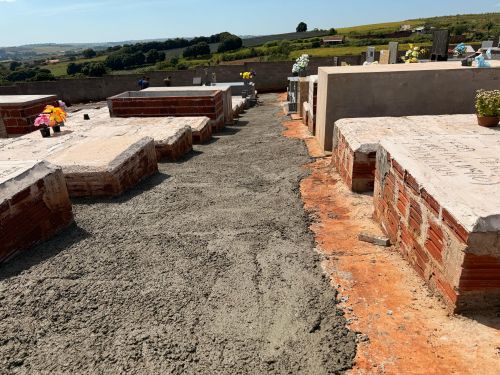 Prefeitura de Marialva realiza concretagem em área nova do cemitério
