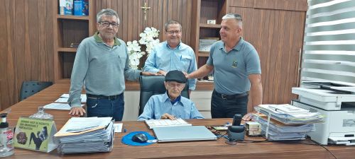 Com 99 anos pioneiro faz visita à prefeitura de São Tomé