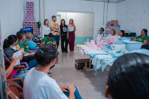 Kits do "Mamãe Cheguei" são entregues pelo Centro de Convivência da Gestante