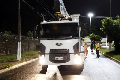 Semosp reforça frota com novos caminhões cesto para manutenção e instalação da iluminação do município