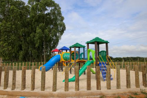 Tudo pronto para diversão: Vilhena ganha 17 novos parques infantis em praças públicas