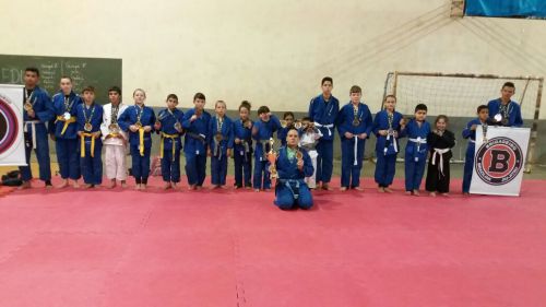 Projeto Brigadeiro leva 26 alunos a competição paranaense de Jiu Jitsu