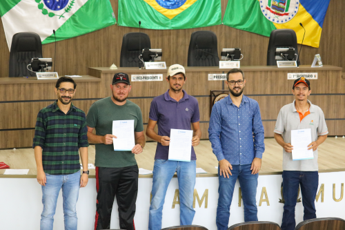 Associações dos produtores rurais recebe Plantadeira e Carretas para auxiliar no trabalho