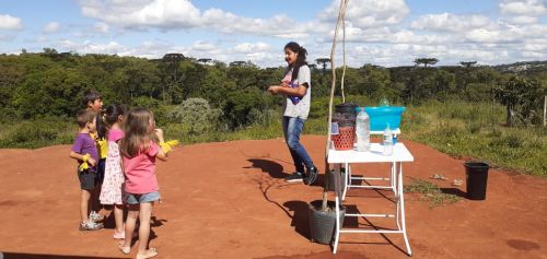 Secretarias municipais fazem atividades no Núcleo Habitacional Arvoredo sobre preservação ambiental 