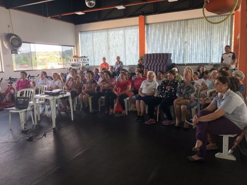 Grupo de Hiperdia participa de palestra na academia Planeta Corpo  