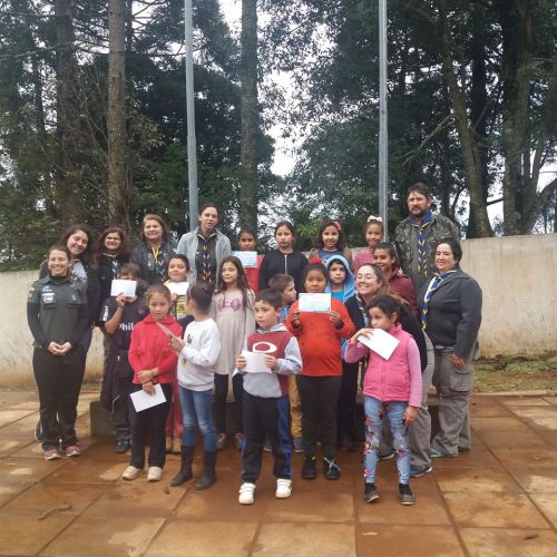 Crianças do Centro de Convivência participam de atividades com Grupo de Escoteiros de Turvo 