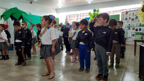 Com a estação mais florida do ano, alunos do CMEI fazem apresentação com o tema Primavera