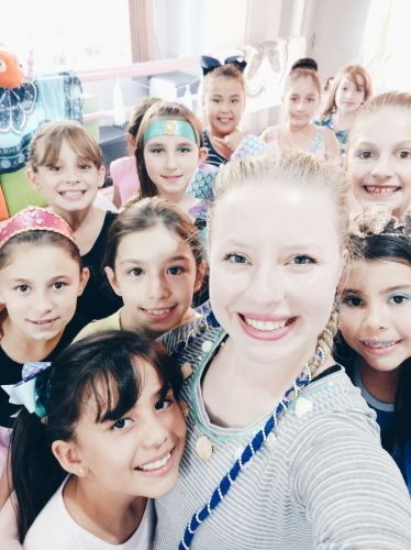 Você sabia que existem várias oficinas recreativas para crianças e adolescentes em Turvo? 