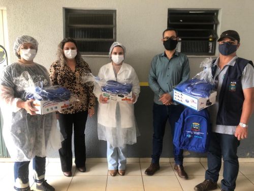 Entrega de EPIs aos profissionais da Saúde  