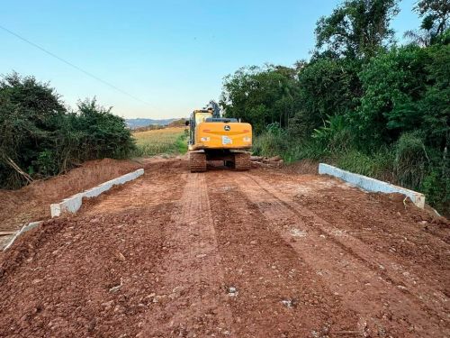 Prefeitura de Cândido de Abreu investe R$ 320 mil e constrói pontes de concreto na área rural do Município