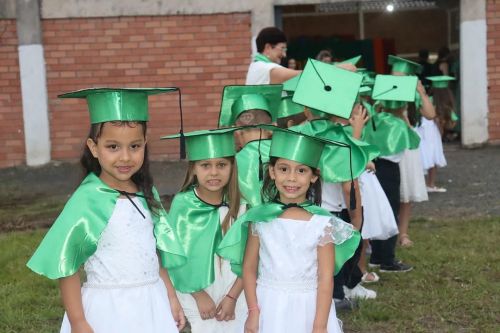 Secretaria de Educação e Cultura da Prefeitura de Cândido de Abreu realiza formatura das turmas do Infantil 5, do CMEI Glaci Malanowski