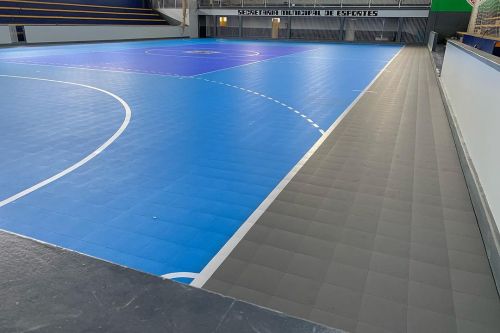Prefeitura de Cândido de Abreu conclui emborrachamento da quadra de esportes do Ginásio Clemente Adamowicz; o ginásio também vai passar por pintura