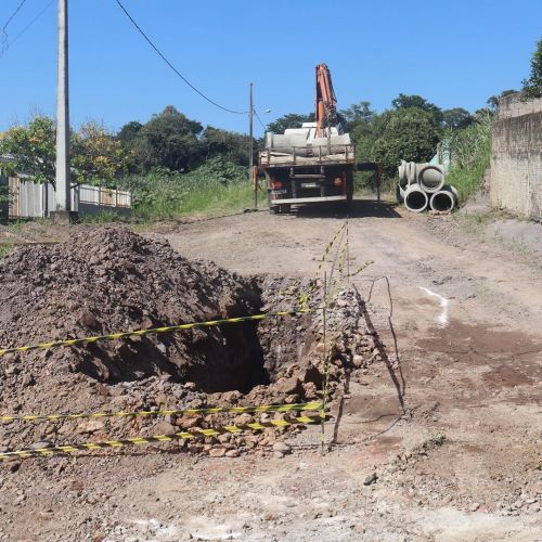 Prefeitura de Cândido de Abreu inicia pavimentação em paver em mais duas ruas da cidade