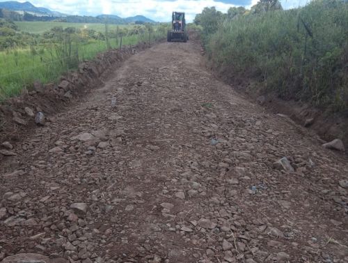 A Secretaria de Viação, da Prefeitura Municipal de Cândido de Abreu tem se dedicado ao constante aprimoramento das estradas rurais, visando melhorar a qualidade e a segurança no transporte das comunidades do interior.