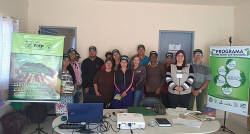 TRABALHADORES DA HORTA COMUNITÁRIA RECEBEM CAPACITAÇÃO SOBRE CONTROLE DE PRAGAS E INIMIGOS NATURAIS  
