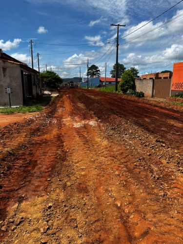 Ruas do Jardim Mirelle são preparadas para receber asfalto