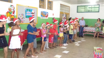 Confraternizao de Natal das Crianas do CEMEI e CASE ==>
