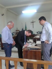 Santo Inácio assina contrato para implantar sistema eletrônico de ponto ...confira 