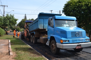 Prefeitura realiza recapeamento asfltico na cidade...