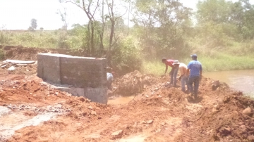 Reconstruo da Ponte do Rio gua Limpa...