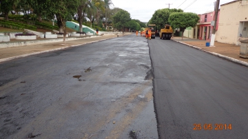 Prefeitura realiza recapeamento asfltico na cidade...