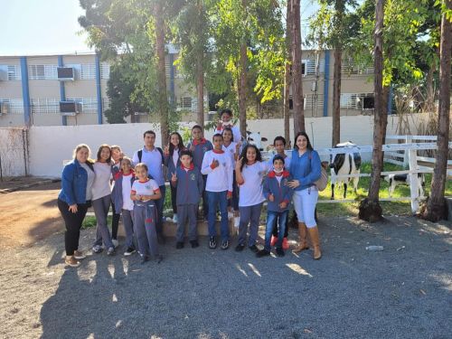 Prefeitura promove passeio na Expoingá para os alunos do 4º e 5º ano da Escola Duque de Caxias 