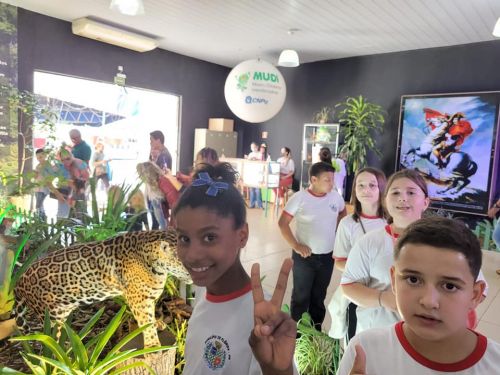 Prefeitura promove passeio na Expoingá para os alunos do 4º e 5º ano da Escola Duque de Caxias 