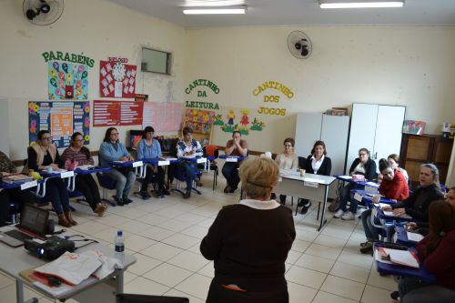 REDE MUNICIPAL DE EDUCAÇÃO PARTICIPA DE FORMAÇÃO COM EQUIPE DO SEFE