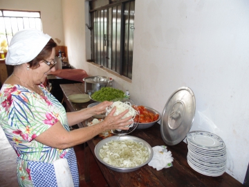 SANTA MARIANA PROMOVE ALMOÇO DOS IDOSOS