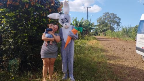 Crianças do Alto Porã, Jacutinga e Santa Bárbara recebem doces de Páscoa da Prefeitura de Ivaiporã