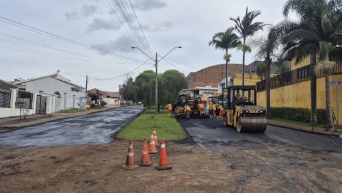 Prefeito Carlos Gil acompanha recapeamento da Avenida Maranhão e anuncia mais R$5 milhões em asfalto