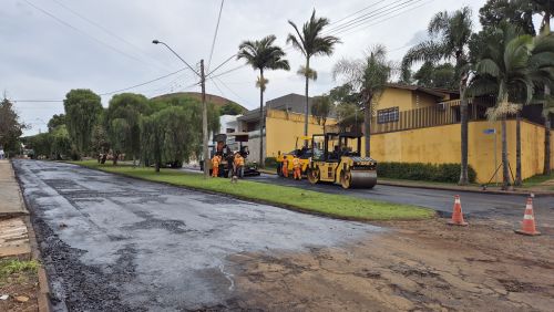 Prefeito Carlos Gil acompanha recapeamento da Avenida Maranhão e anuncia mais R$5 milhões em asfalto