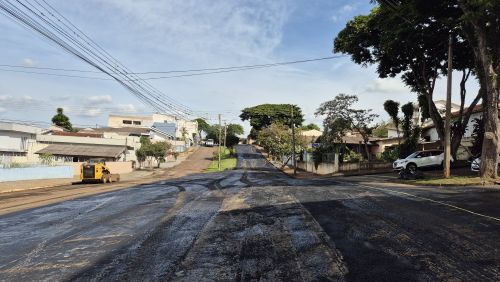 Prefeito Carlos Gil acompanha recapeamento da Avenida Maranhão e anuncia mais R$5 milhões em asfalto