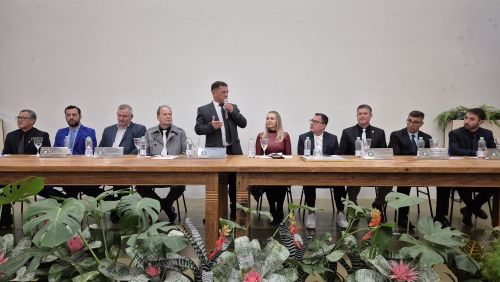 Prefeito Carlos Gil participa de homenagem ao diretor da Fatec e defende educação de qualidade em Ivaiporã