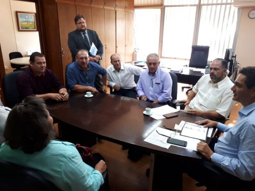 Com deputado Artagão Jr, comitiva de SPI reforça pedido para licitar obras em colégio estadual