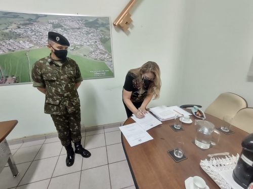 Prefeita Regina é empossada como presidente da Junta Militar de São Pedro do Ivaí 