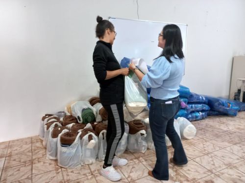 Secretaria de Assistência Social realiza a entrega de cobertores para famílias em acompanhamento em São Pedro do Ivaí