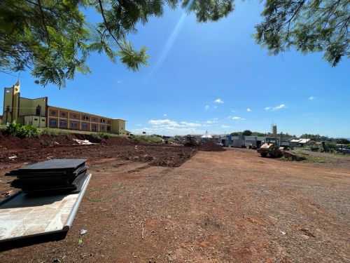 LIMPEZA E ADEQUAÇÃO DO TERRENO PARA CONSTRUÇÃO DA ESCOLA MUNICIPAL