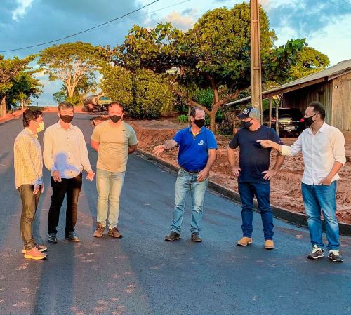 Mais dois trechos de pavimentação sendo concluídos em Guaiporã