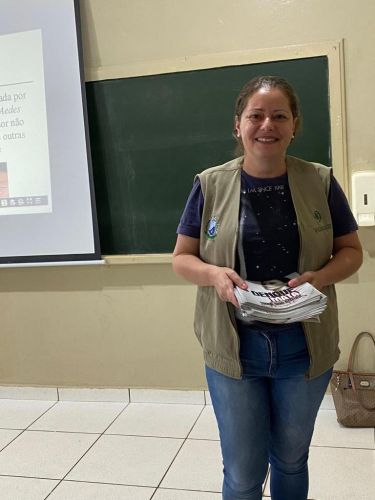 Nutricionista e assessora em saúde, Cecília Kowata, e a diretora de vigilância em saúde, Jaqueline Modena, estiveram na Escola Estadual do Campo de Guaiporã para falar sobre a dengue.