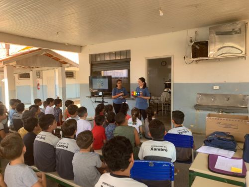 Palestras nas escolas sobre saúde ambiental e dengue