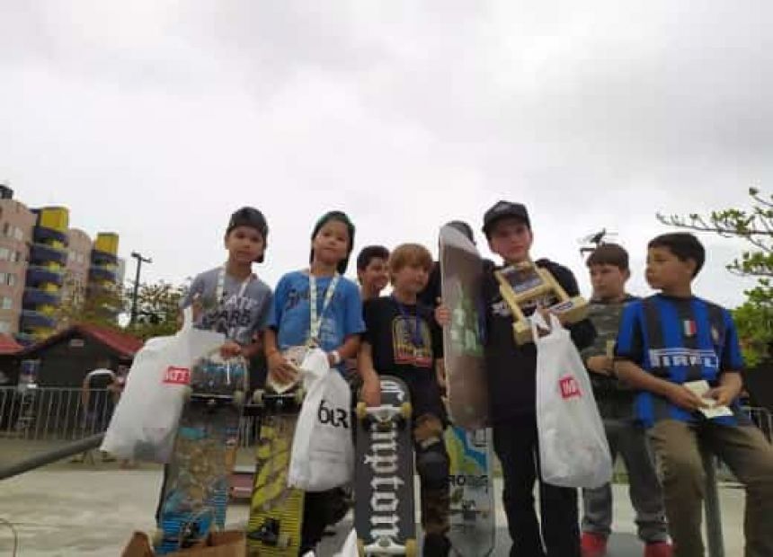 Campeonato de Skate Kids com apoio da prefeitura  anima Shangrilá na véspera do Dia das Crianças 
