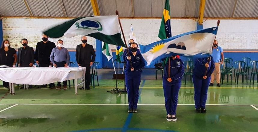 Vice-prefeita e Secretária de Educação participam de solenidade no colégio Cívico-militar Hélio Antônio de Souza