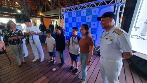 MARINHA DO BRASIL, TRAZ REGATA E VELEIRO PARA PONTAL DO PR E PREMIA ALUNOS VENCEDORES DE CONCURSO CULTURAL