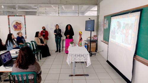 CURSO PARA COMBATER O RACISMO É MINISTRADO PARA FUTUROS PROFESSORES DE PONTAL DO PARANÁ