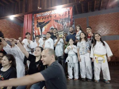 ATLETAS DO KARATÊ PONTALENSE TRAZEM VÁRIAS MEDALHAS DE CAMPEONATO EM CAMPO LARGO-PR